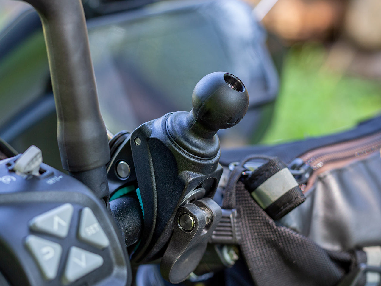 Handlebar Mounted Claw Gripper