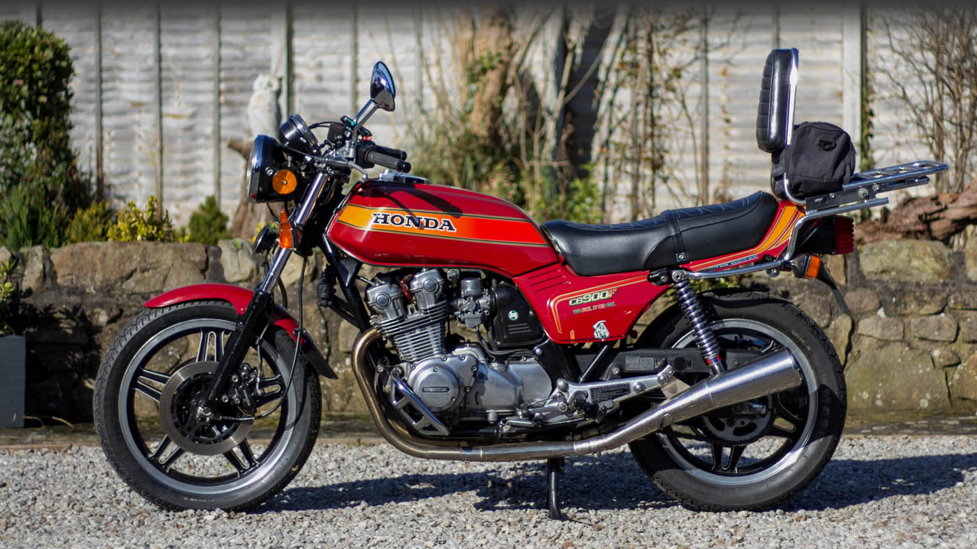 Mounting your smartphone to your Triumph Thruxton or other classic