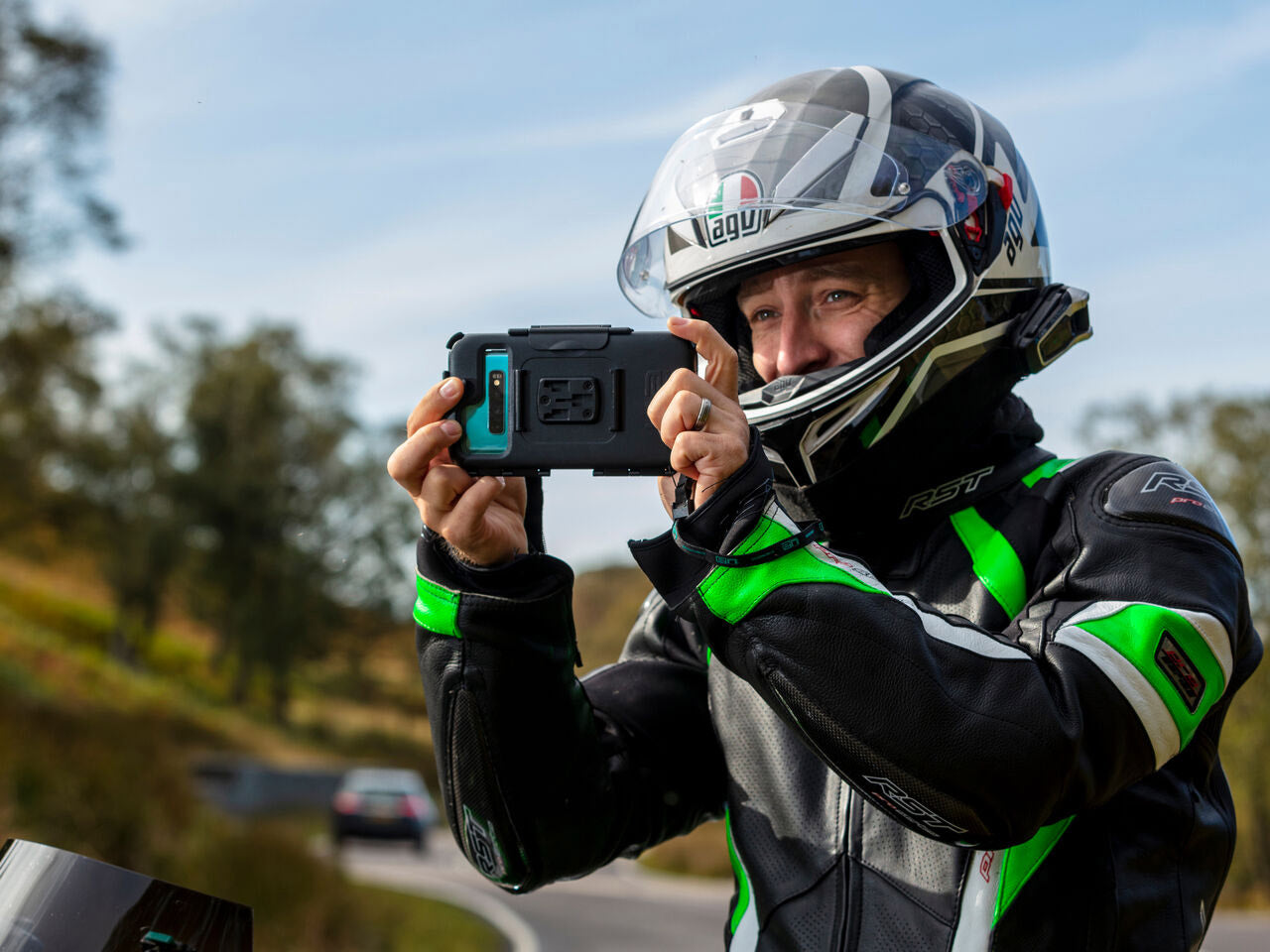 Waterproof Robust Motorbike Clamp Phone Mount for Samsung Galaxy S20 FE (sku 55878)