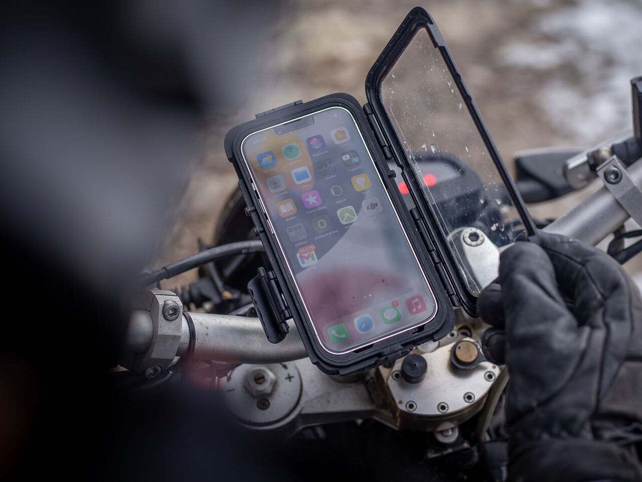 iPhone 14 waterproof tough case handlebar mount