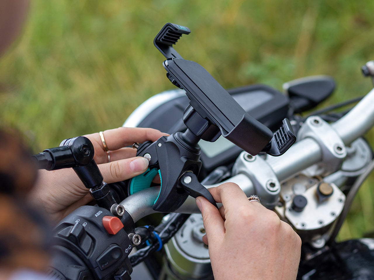 Thin Handlebars with Claw Mount 3 Prong Adapter and Holder